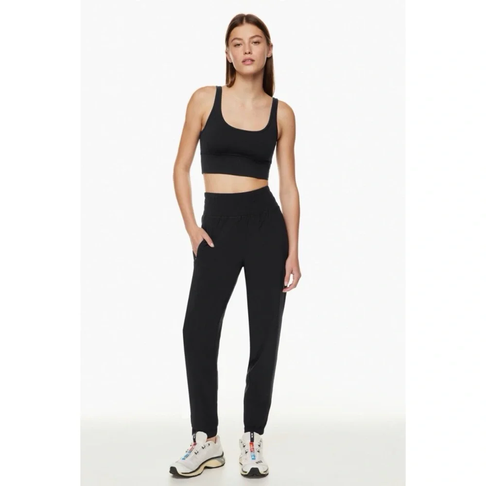 Aritzia TNA Active Boomerang Jogger Pants